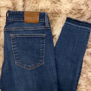 Authentic Lucky Brand Stella skinny jeans!